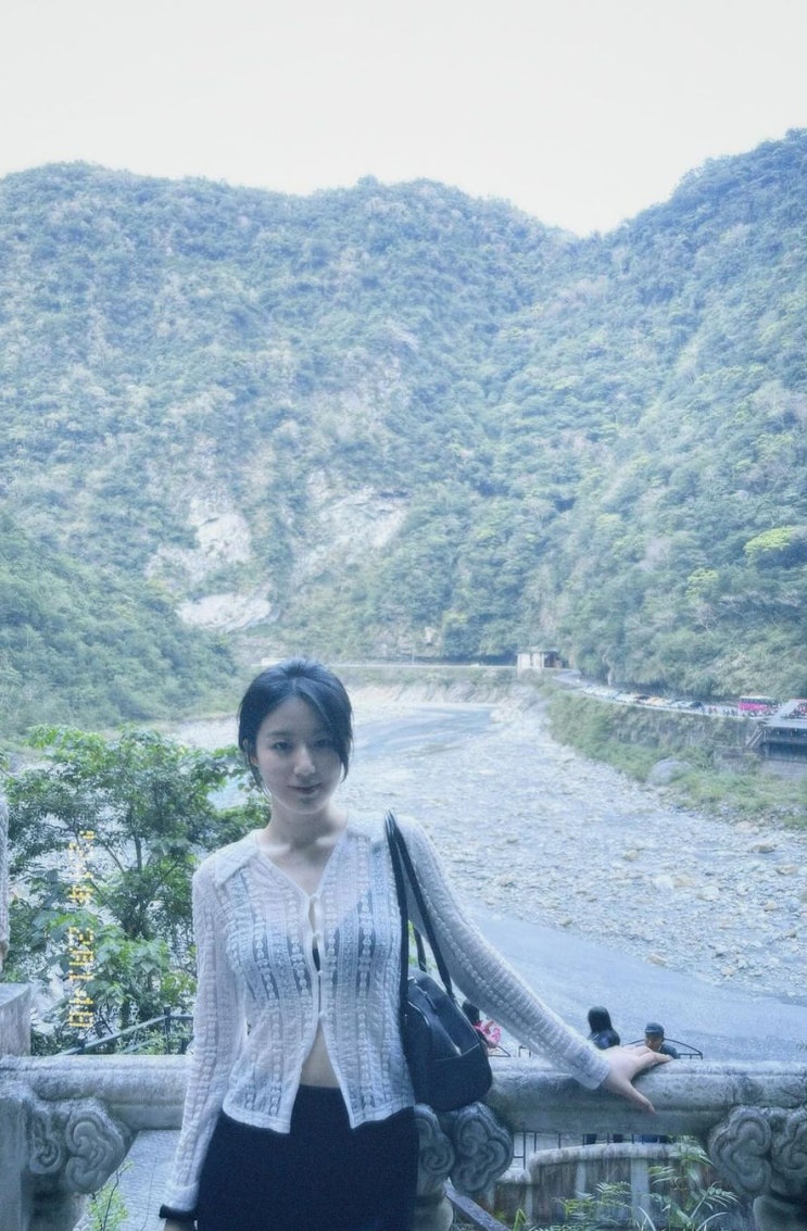 (여자)아이들 슈화, 속옷 위에 시스루 카디건 '반전 매력' (여자)아이들 슈화, 속옷 위에 시스루 카디건 '반전 매력'