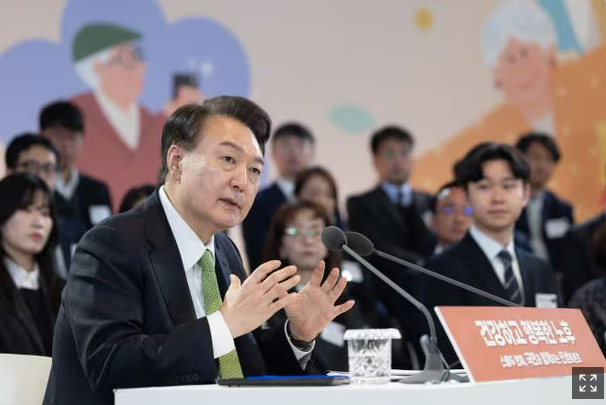 유연하게” 요청에… 윤석열 <b>대통령</b>, 총리에 “의료계와 <b>대화</b>.”