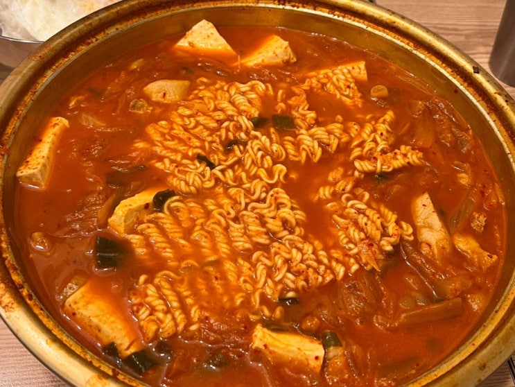  영등포구청 김치찌개 맛집 집밥느낌 낭낭한 팔팔찌개 영등포점