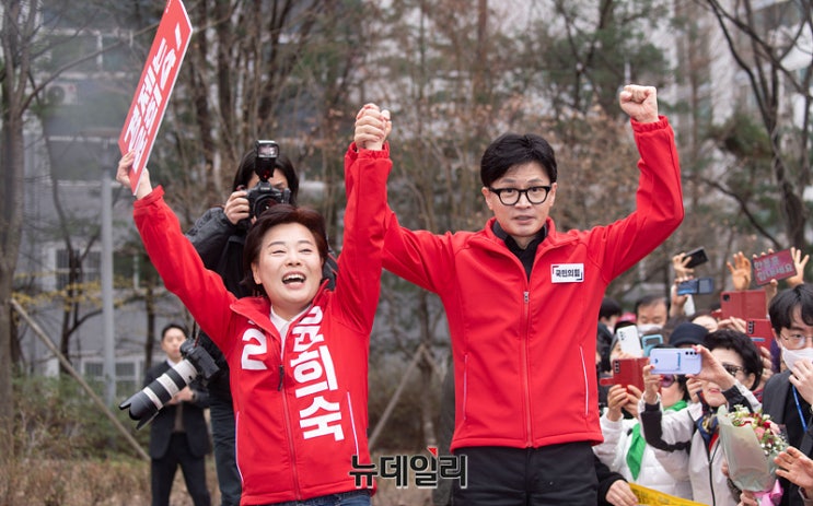 #왕십리역 <b>한동훈윤희숙</b>
