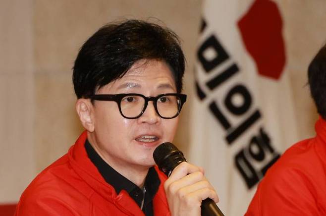 <b>한동훈</b>의 저출생 ‘초강수’…“3자녀 <b>등록금</b> 전액 <b>면제</b>”