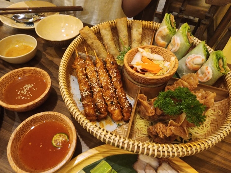 베트남 호치민 식당, 깔끔한 베트남 로컬 음식 맛집 ' 벱 꾸온 사이공 '(반쎄오 추천)