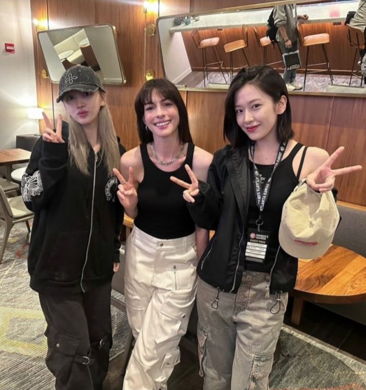 <연예가핫이슈> 아이브 리즈 & 안유진, 할리우드 스타 앤 해서웨이와 눈부신 만남 <연예가핫이슈> 아이브 리즈 & 안유진, 할리우드 스타 앤 해서웨이와 눈부신 만남