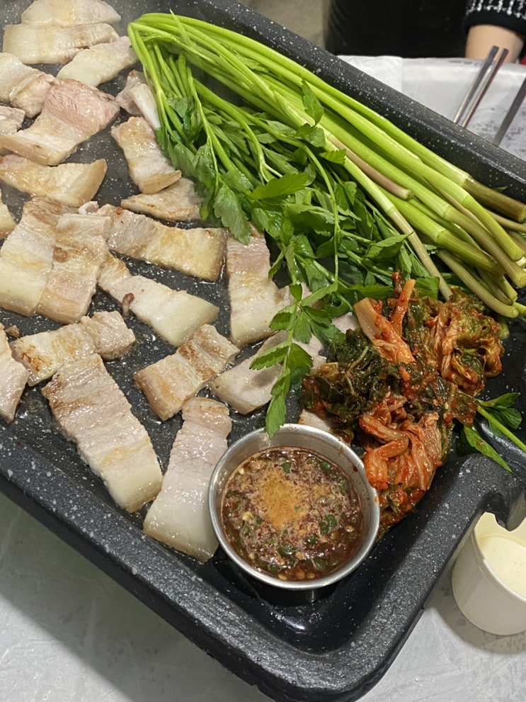  [울산] 하우스 감성 넘치는 미나리 삼겹살 : 돈참새미 / 건축상 받은 카페 라메르 판지