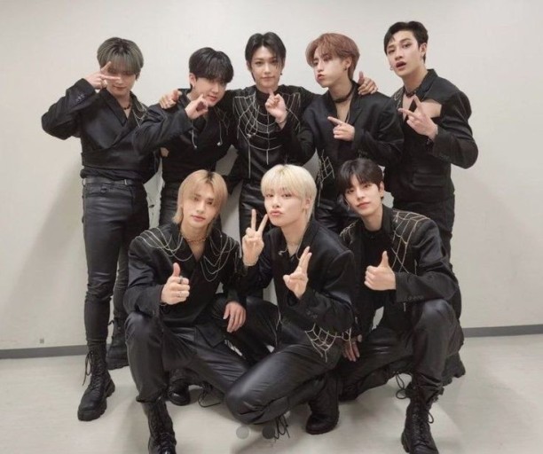 <b>스트레이</b> 키즈 <b>6주년</b> 축하해! (부제 : 내년에 재계약 앞둔... 