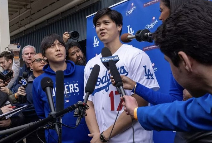오타니 쇼헤이의 통역 미즈하라 잇페이: 도박, 절도 의혹부터 학력 경력 위조까지 연이은 논란 오타니 쇼헤이의 통역 미즈하라 잇페이: 도박, 절도 의혹부터 학력 경력 위조까지 연이은 논란
