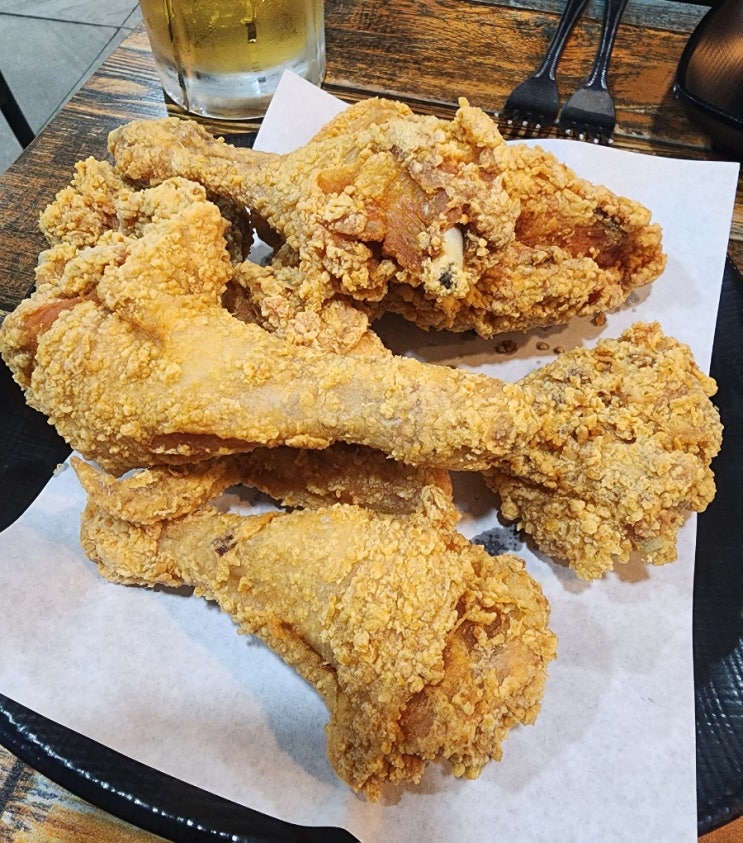  상일동 콤미치킨 - <한마리 반에 21,000원?> 핫스파이스 치킨의 정석 같은 곳