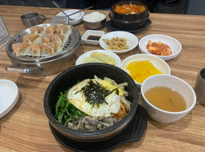  강원도 춘천시 온의동 왕만두(김치만두, 돌솥비빔밥, 순두부찌개)