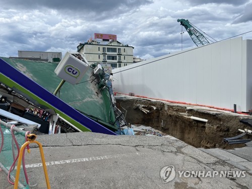 낙산해수욕장 인근 <b>싱크홀</b>…법원 "안전평가社 <b>영업정지</b> 정당"
