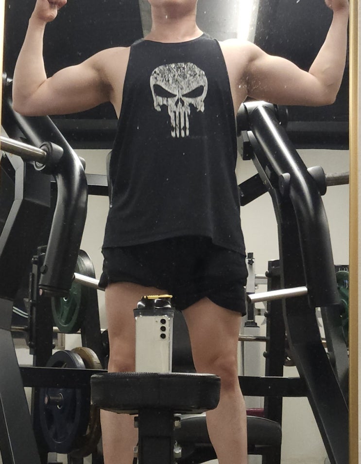 머슬핏 상체 터지는 티셔츠 팔뚝 코디 240325 운동 머슬핏 상체 터지는 티셔츠 팔뚝 코디 240325 운동
