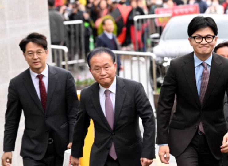 <b>한동훈</b> 국힘 <b>비대위원장</b> 박근혜 전대통령 방문…메세지 전달받아