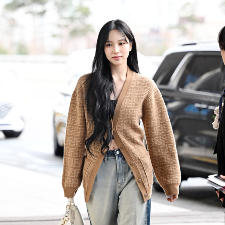  트와이스 미나 캐주얼한 공항 봄패션 아이템 소개