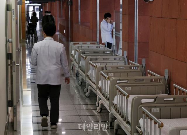  정부 "5월 2천명 증원 마무리" 쐐기 vs 서울대·울산대 등 의대 교수들 사직서 제출 러시 실시간 핫이슈