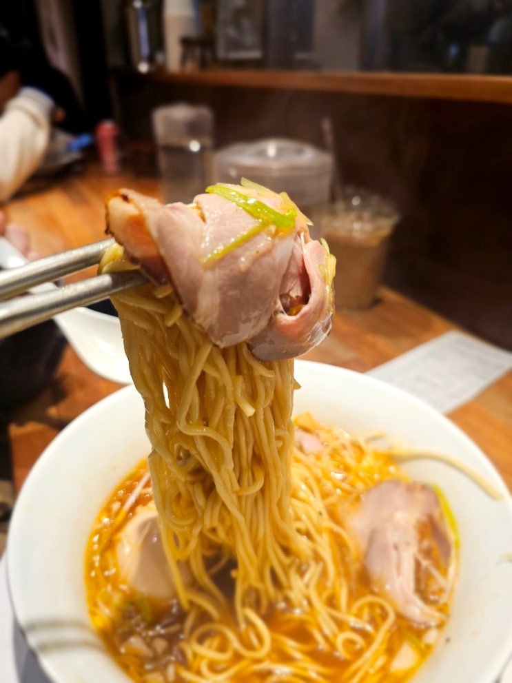  신사동/가로수길 :: 혼밥가능한 일본라멘 맛집 '멘츠루 신사점'