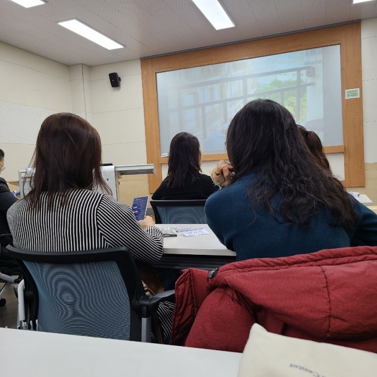  광명 여성 새로일하기 센터에서 온라인 마케팅 교육 받고 왔어요.