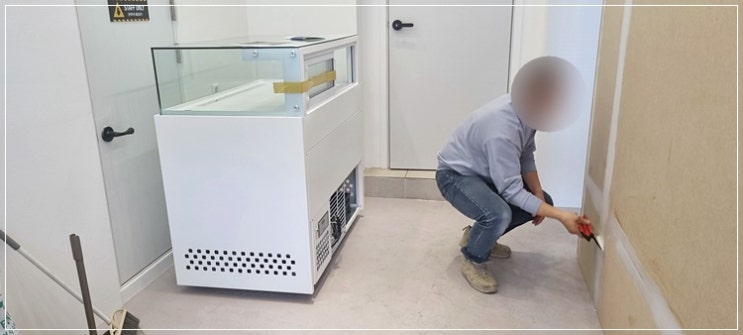  카페 미니쇼케이스 냉장고 색채로운 디저트가 돋보일 수 있도록