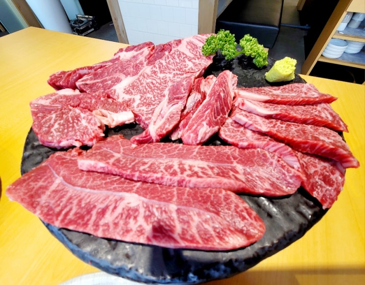  강동구 소고기 맛집 이한우 강동구청점 100% 고급 한우 500g 99,000원