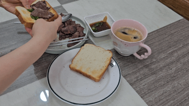  참소스를 활용한 한우 소고기 스테이크 샌드위치