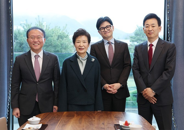 문재인의 ‘<b>선거</b> 도발’, <b>박근혜</b>의 선택은?