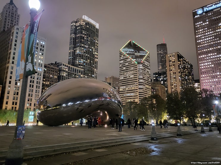 [미국 시카고 산책 일기] 시카고가 자랑하는 콩 모양 조형물이 공원 한가운데에?, 도시를 담아 내는 거울 클라우드 게이트와 의외의 장소에서 발견한 시카고 피카소 :)