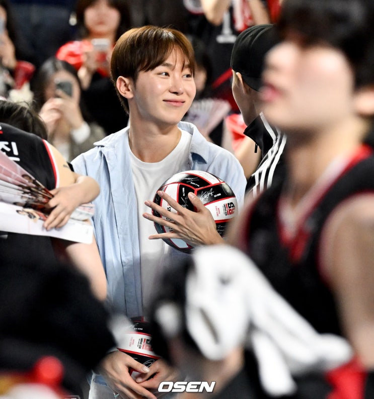 [<b>세븐틴</b>/승관/<b>도겸</b>] 인삼공사 <b>승리요정</b>들의 배구장 나들이... 