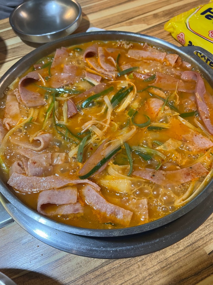 신사역 가로수길 부대찌개 맛집 ㅣ 이태리부대찌개