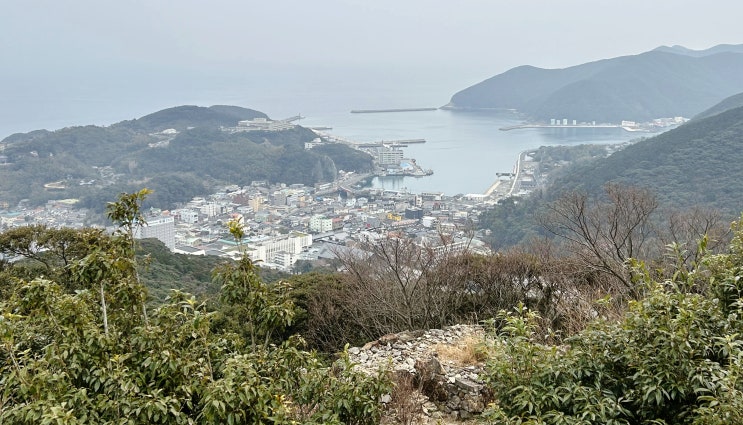  시미즈산성 - 이즈하라의 전경을 내려다볼 수 있는 아즈치모모야마 때 축조한 산성