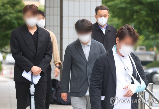 '900억 <b>코인 사기</b>' <b>이희진</b> 형제, 고작 벌금과 추징금으로 보석... 