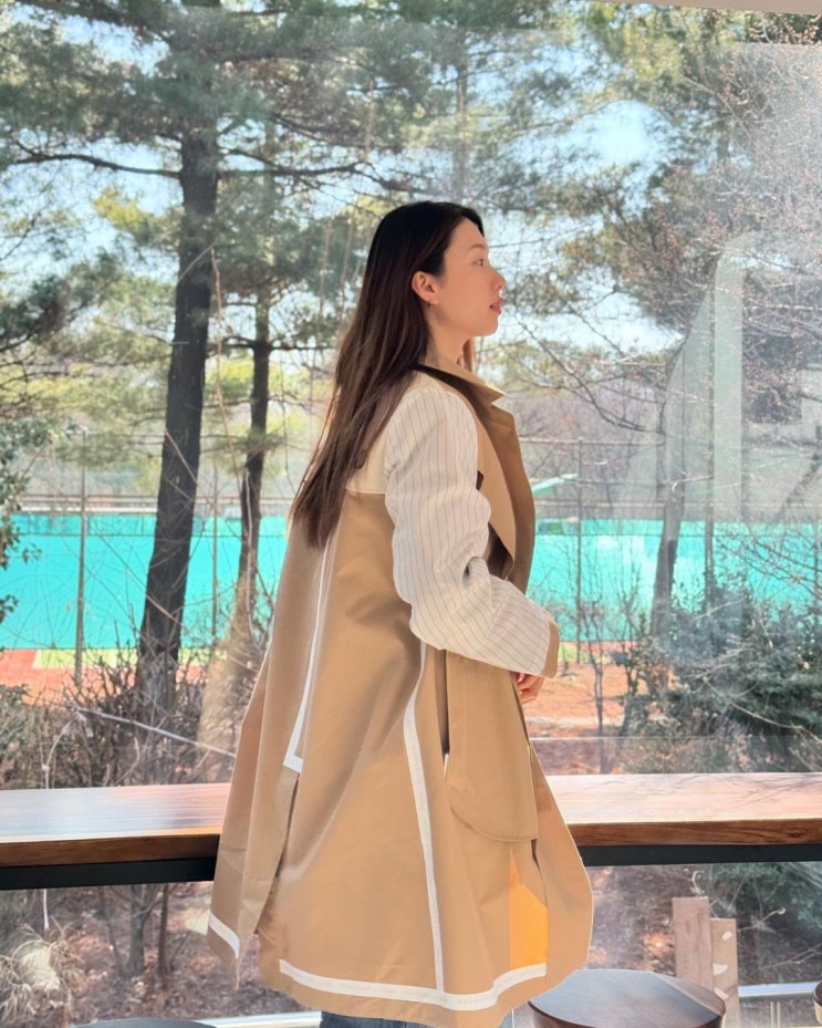 방송인 김진경의 센스 있는 봄 OOTD 데일리룩으로 리서버블 여자 싱글 트렌치 롱 코트 추천