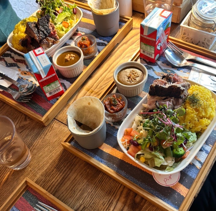  신사 샐러드 맛집 [피그닉]