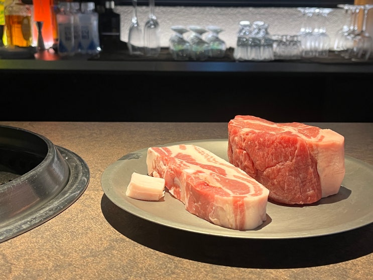  압구정로데오 삼겹살 목살 맛있는 '미래회관' #구워주는고깃집 #숙성돼지고기