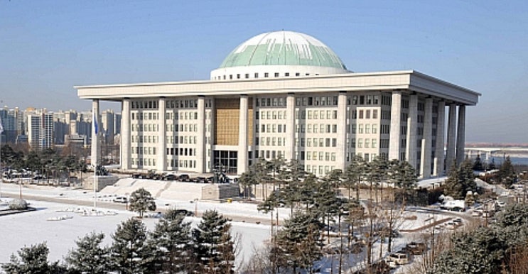 윤 <b>대통령</b>과 한 비대<b>위원장</b> '국회·<b>대통령</b> 2집무실 세종 이전... 