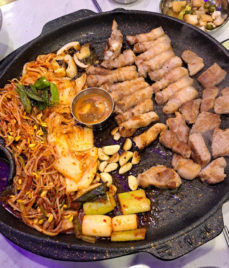 신중동역맛집 고기 구워주는 깔끔 푸짐한 맛집 돼슐랭