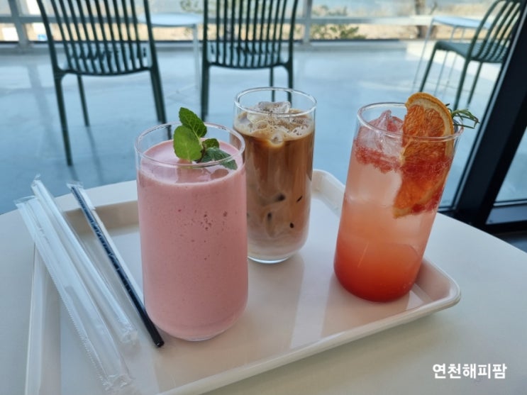  연천 카페 크로플 맛집 임진강뷰 앤드리버