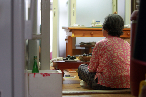 “할멈, 건넛집 할멈은 혼자 산대”...역대 최대 노인 가구도 ‘싱글족’이 대세 “할멈, 건넛집 할멈은 혼자 산대”...역대 최대 노인 가구도 ‘싱글족’이 대세