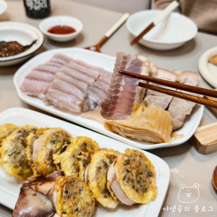  국내산 목포홍어 삼합과 함께 맛있게 먹은 홍어장군
