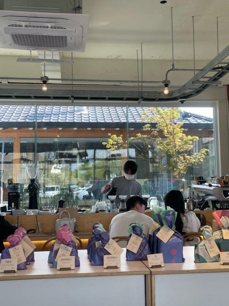  맛있는 필터커피와 티라미수가 있는 경주 황리단길 향미사 카페