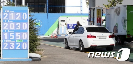 '전국 평균보다 비싼 기름값'… 제주 주유소 유통비·마진 매주 공개 '전국 평균보다 비싼 기름값'… 제주 주유소 유통비·마진 매주 공개