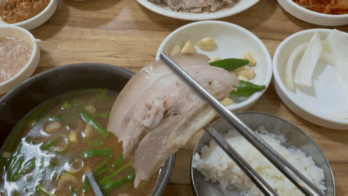  [대구 중앙로] 군위식당, 촉촉쫄깃한 부드러운 수육과 깔끔한 국물로 구성된 가성비까지 훌륭한 고기밥(수육백반) 맛집.