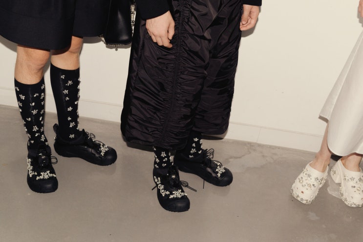  시몬로샤 Simone Rocha X 크록스 Crocs 콜라보 신발 발매 / 출시일