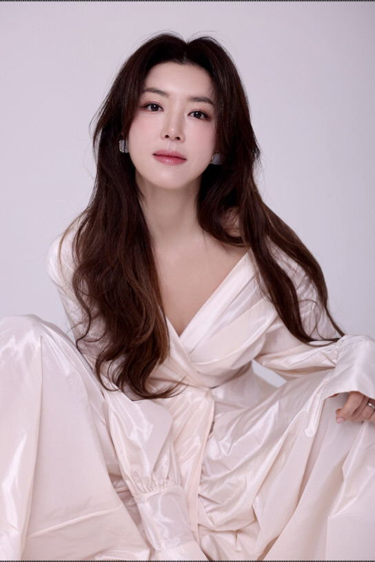 '남편 논란' 박한별, 6년 만에 웨딩 화보로 알린 복귀...'제주댁' 크롭티 맘 '남편 논란' 박한별, 6년 만에 웨딩 화보로 알린 복귀...'제주댁' 크롭티 맘