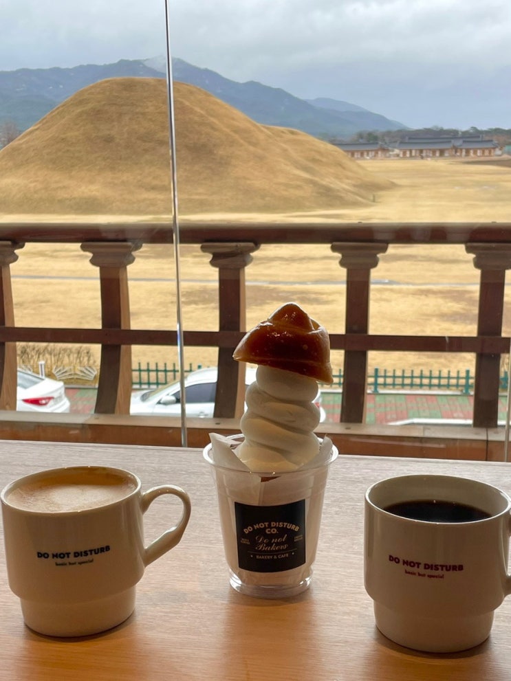  [경주 두낫디스터브] 릉뷰가 독보적인 경주 소금빵 맛집 한옥카페, 주차, 메뉴