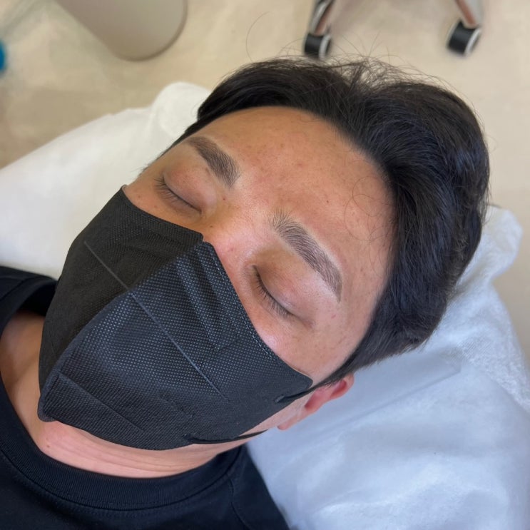  수원중년남성눈썹문신 젊은 층과 똑같이 한다고?
