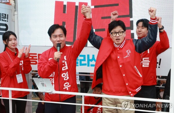 ‘탄핵 경쟁’ <b>나선</b> 이재명과 조국... ‘3년은 길다’는 <b>한동훈</b>... 