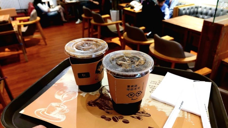  상하이 여행 중에 우연히 만나 반가웠던 카페베네 홍췐루 (咖啡陪你CaffeBene(虹泉路店))