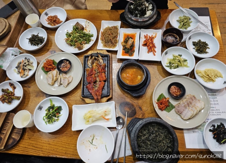  서오릉 한정식 잔치연 가짓수 많은 가성비 한상차림