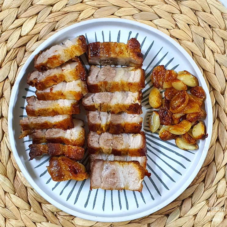  통삼겹 냄비 수육 레시피 마늘수육 만들기 집에서 바베큐 만드는 법