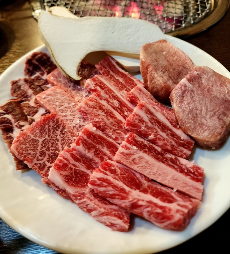  포항 한우 투뿔 소고기와 특상 우설을 맛볼 수 있는 한국관 영일대점