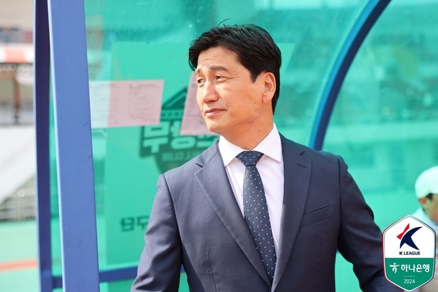<b>김천</b> 상무, 4경기 3승 1패로 리그 선두 올랐다. 정정용 <b>감독</b>의... 