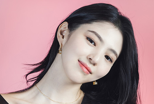 한소희 밑바닥 드라난 인성 처음처럼 모델 김지원에게 넘겨줘 한소희 밑바닥 드라난 인성 처음처럼 모델 김지원에게 넘겨줘